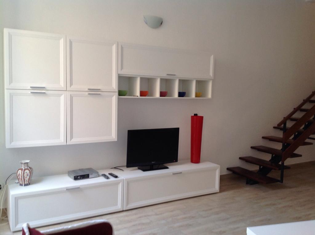 Capobianco Suit Syracuse Bilik gambar